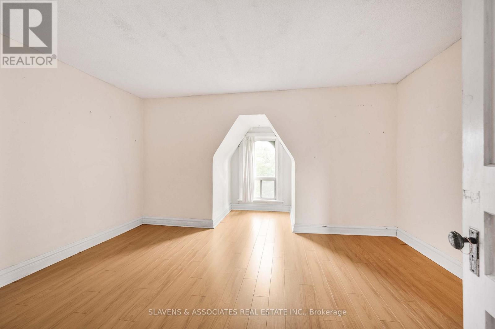 Photo 10 of 112 Wells Street, Toronto ON