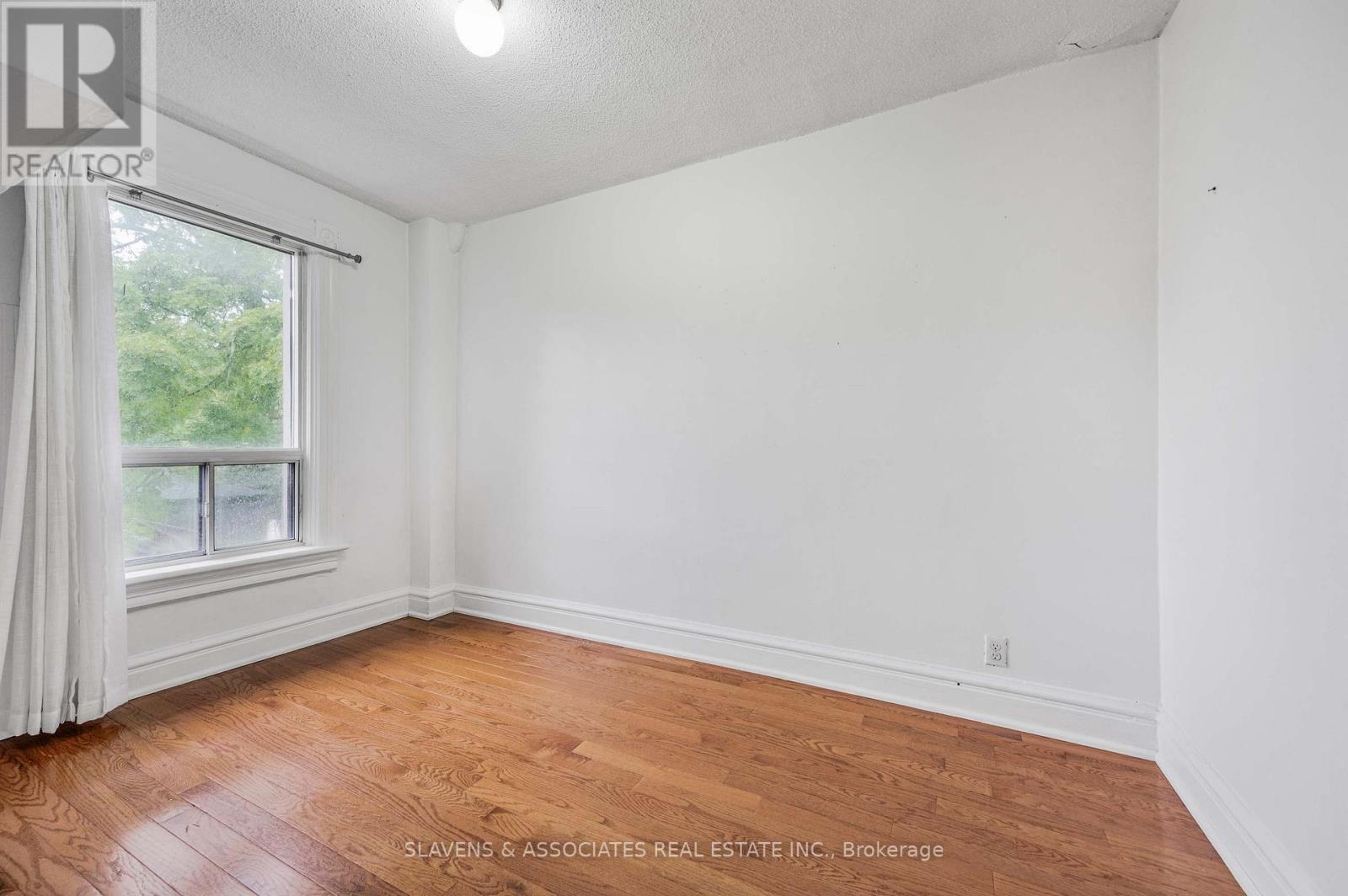 Photo 11 of 112 Wells Street, Toronto ON