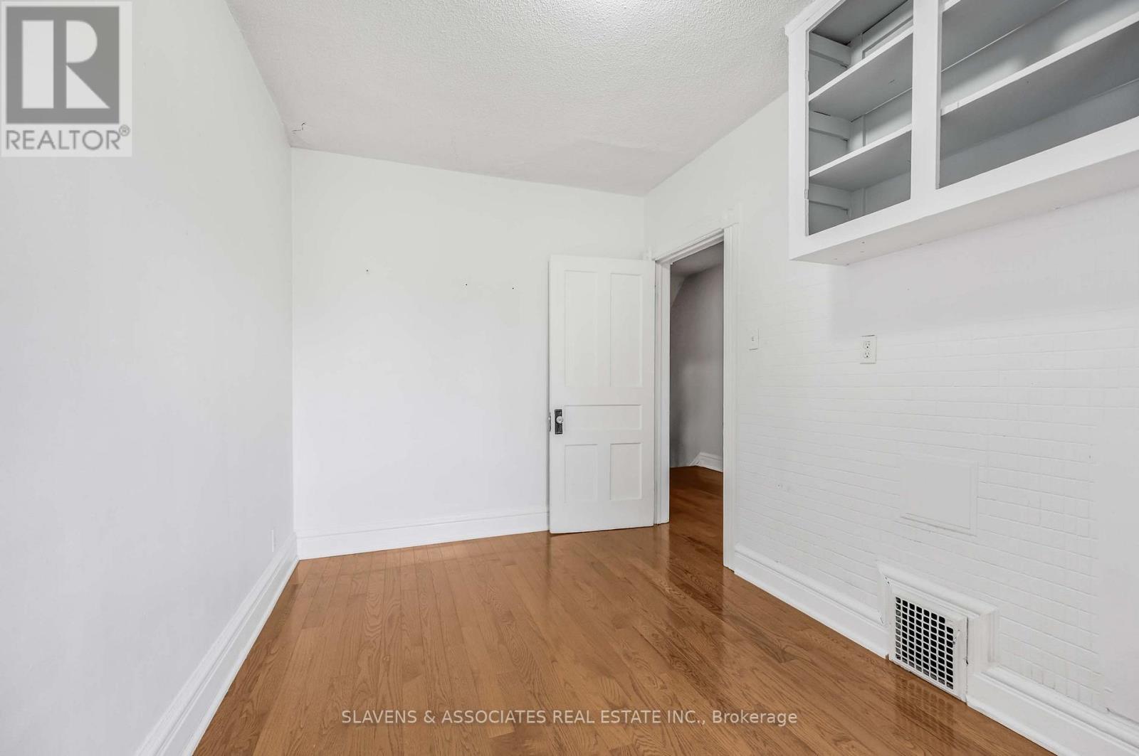 Photo 12 of 112 Wells Street, Toronto ON