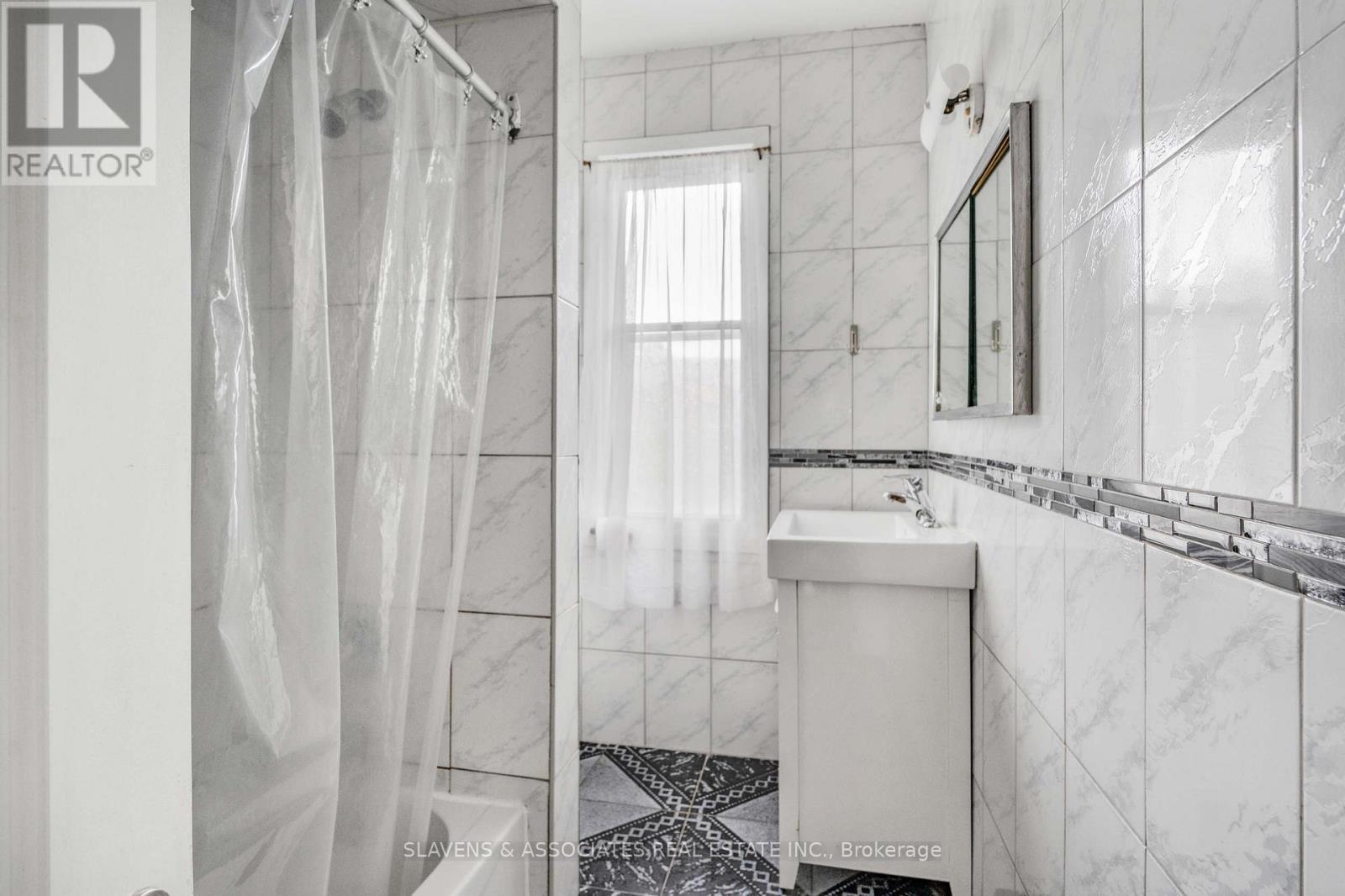 Photo 15 of 112 Wells Street, Toronto ON