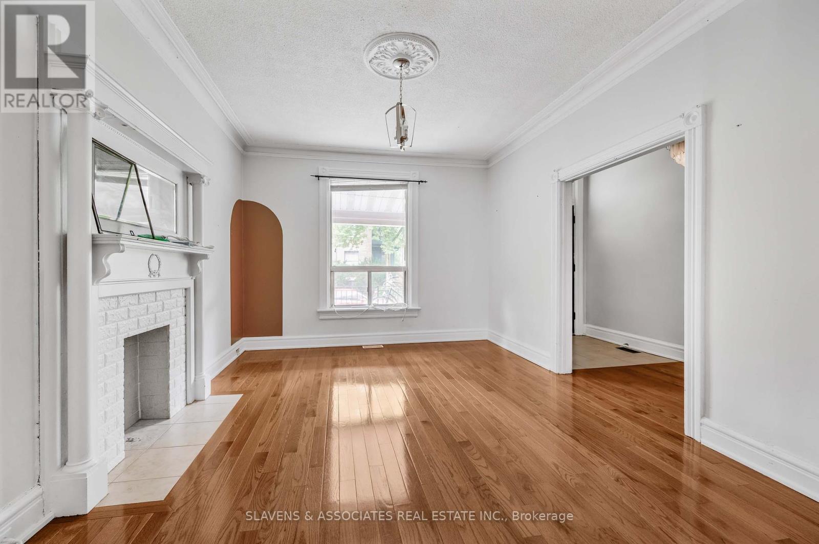 Photo 3 of 112 Wells Street, Toronto ON