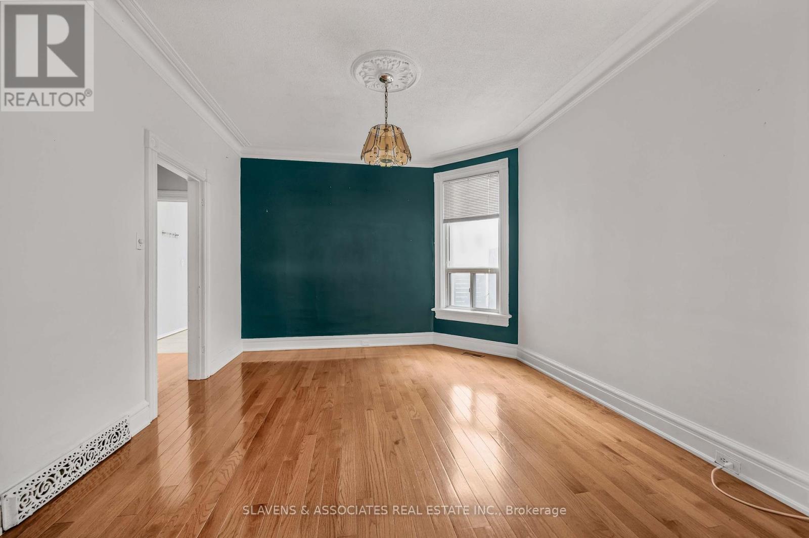 Photo 5 of 112 Wells Street, Toronto ON