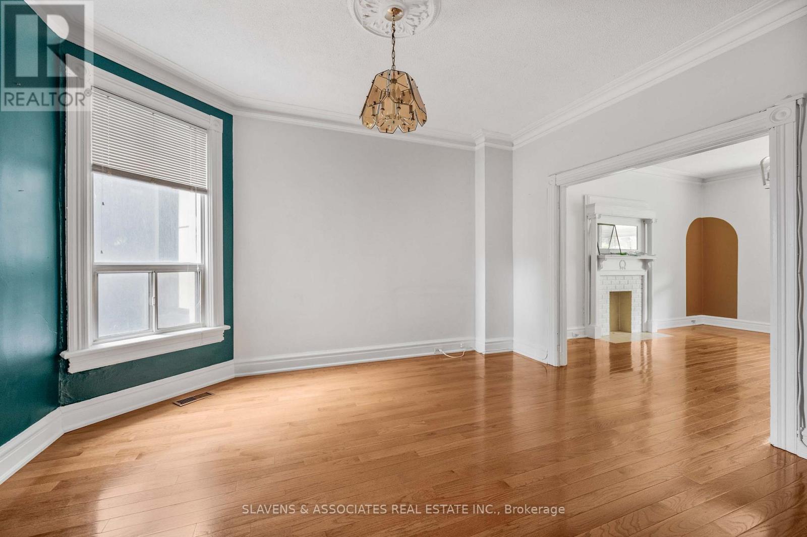 Photo 6 of 112 Wells Street, Toronto ON