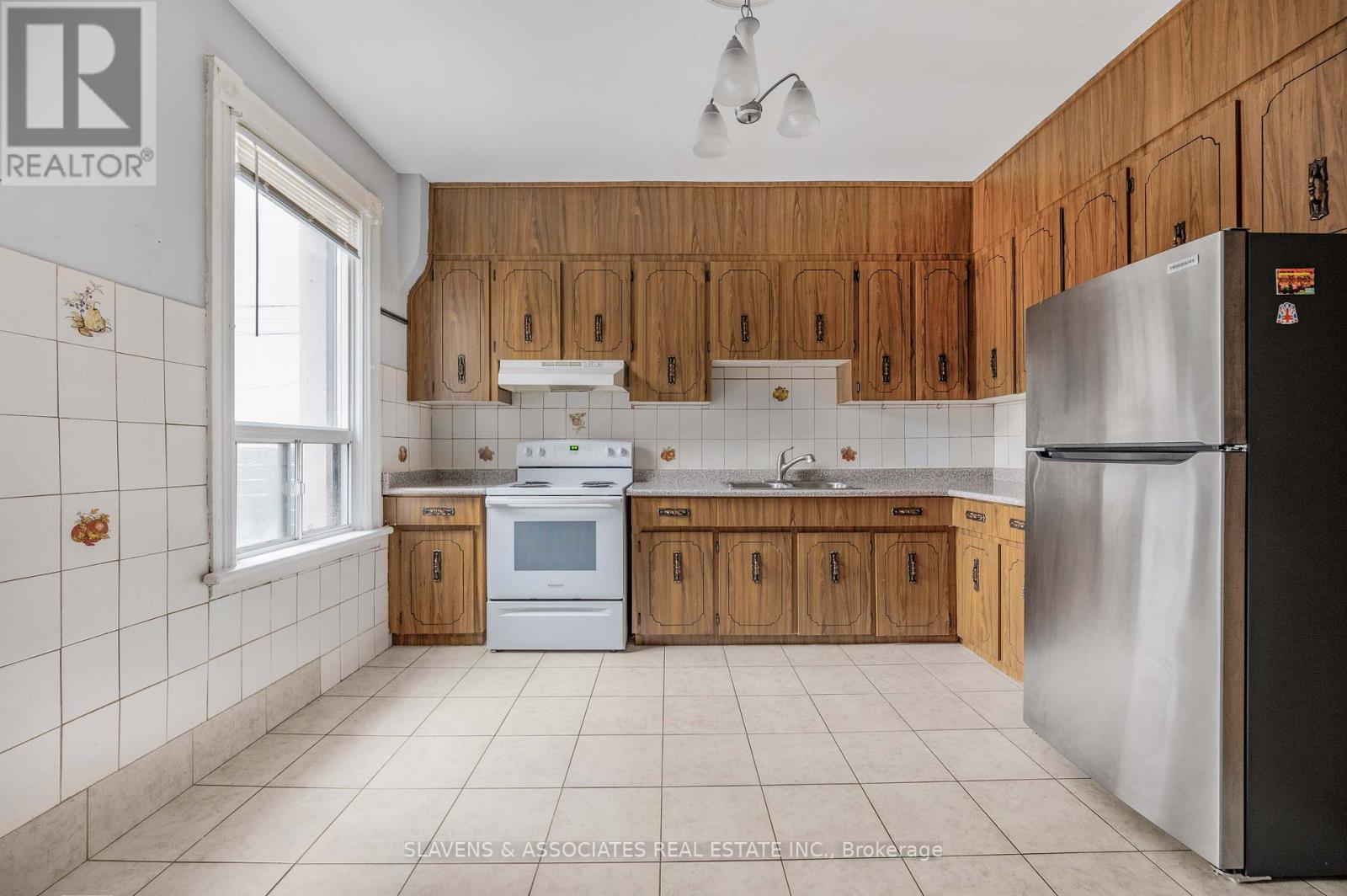 Photo 7 of 112 Wells Street, Toronto ON