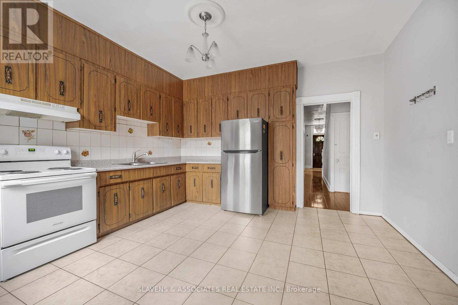 Photo 8 of 112 Wells Street, Toronto ON