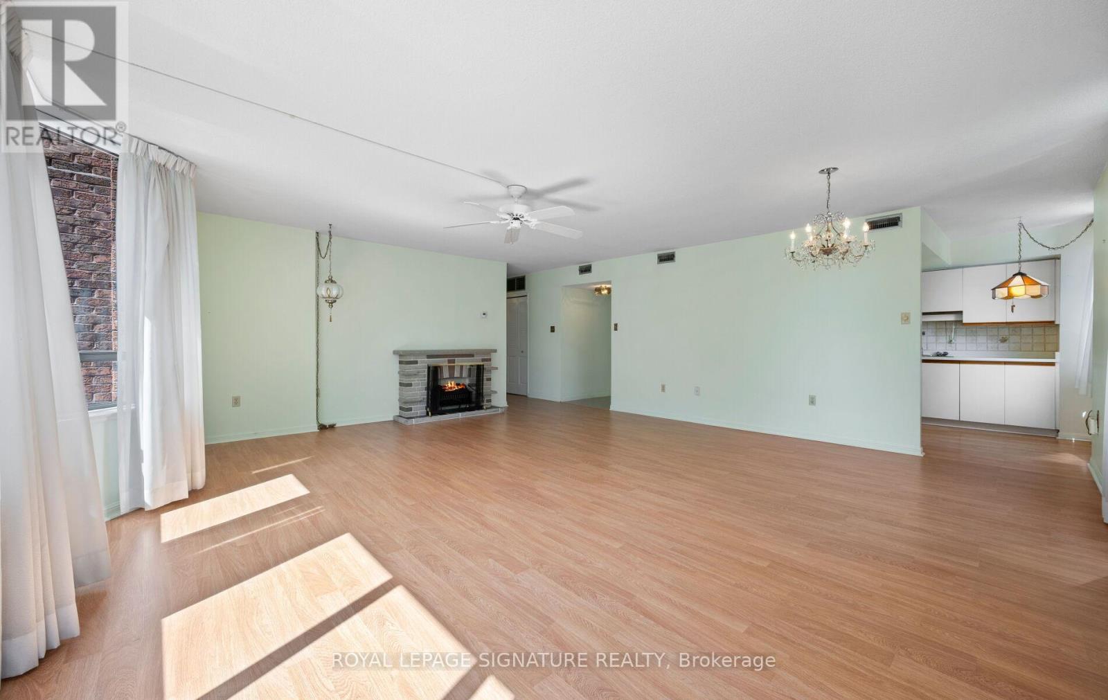 Photo 14 of 115 255 The Donway W, Toronto ON
