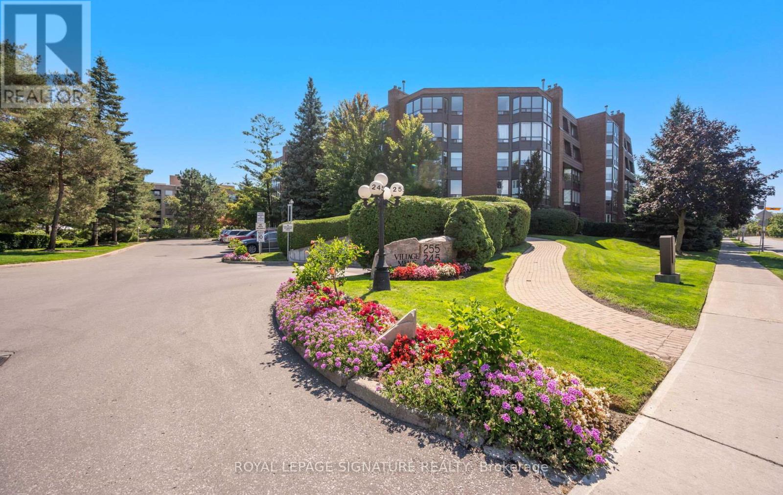 Photo 2 of 115 255 The Donway W, Toronto ON