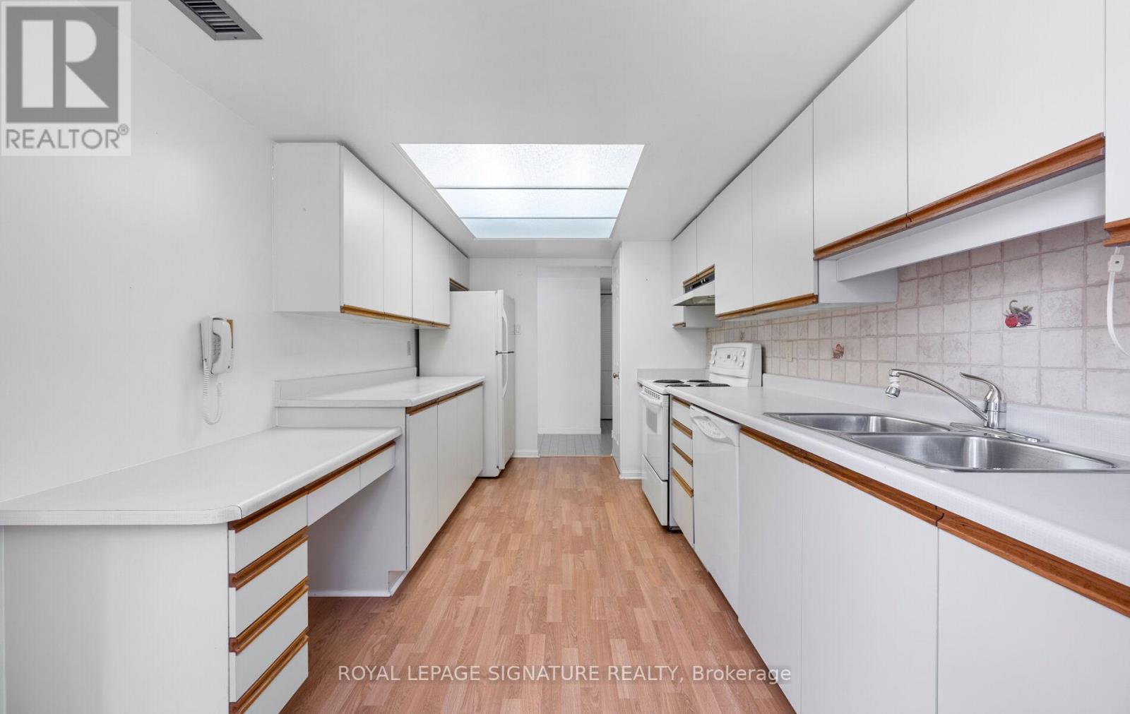 Photo 20 of 115 255 The Donway W, Toronto ON