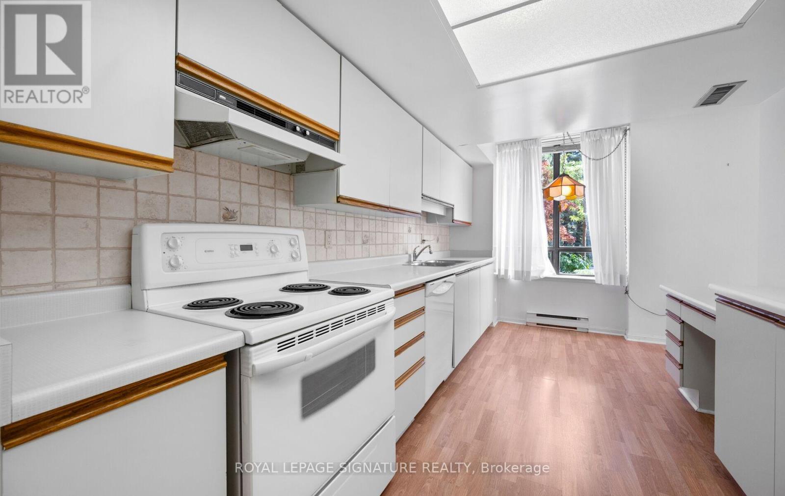 Photo 23 of 115 255 The Donway W, Toronto ON