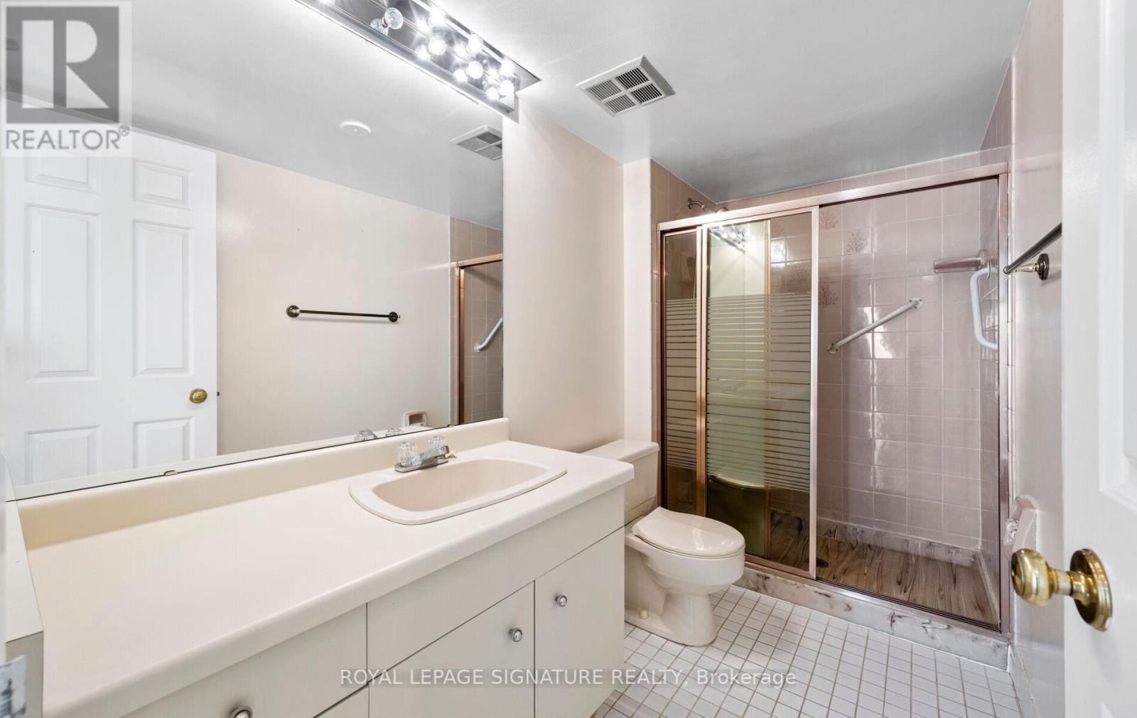 Photo 27 of 115 255 The Donway W, Toronto ON