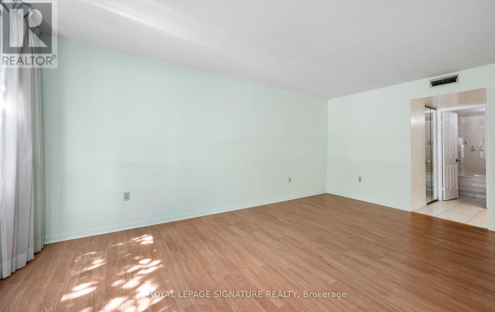 Photo 34 of 115 255 The Donway W, Toronto ON