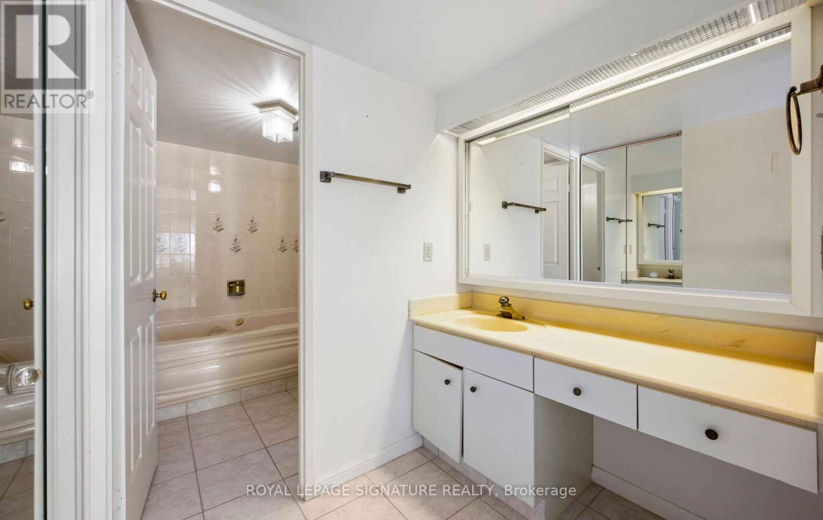 Photo 35 of 115 255 The Donway W, Toronto ON