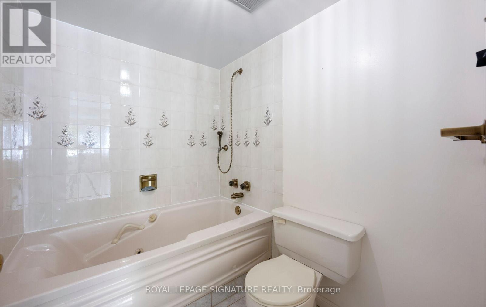 Photo 37 of 115 255 The Donway W, Toronto ON