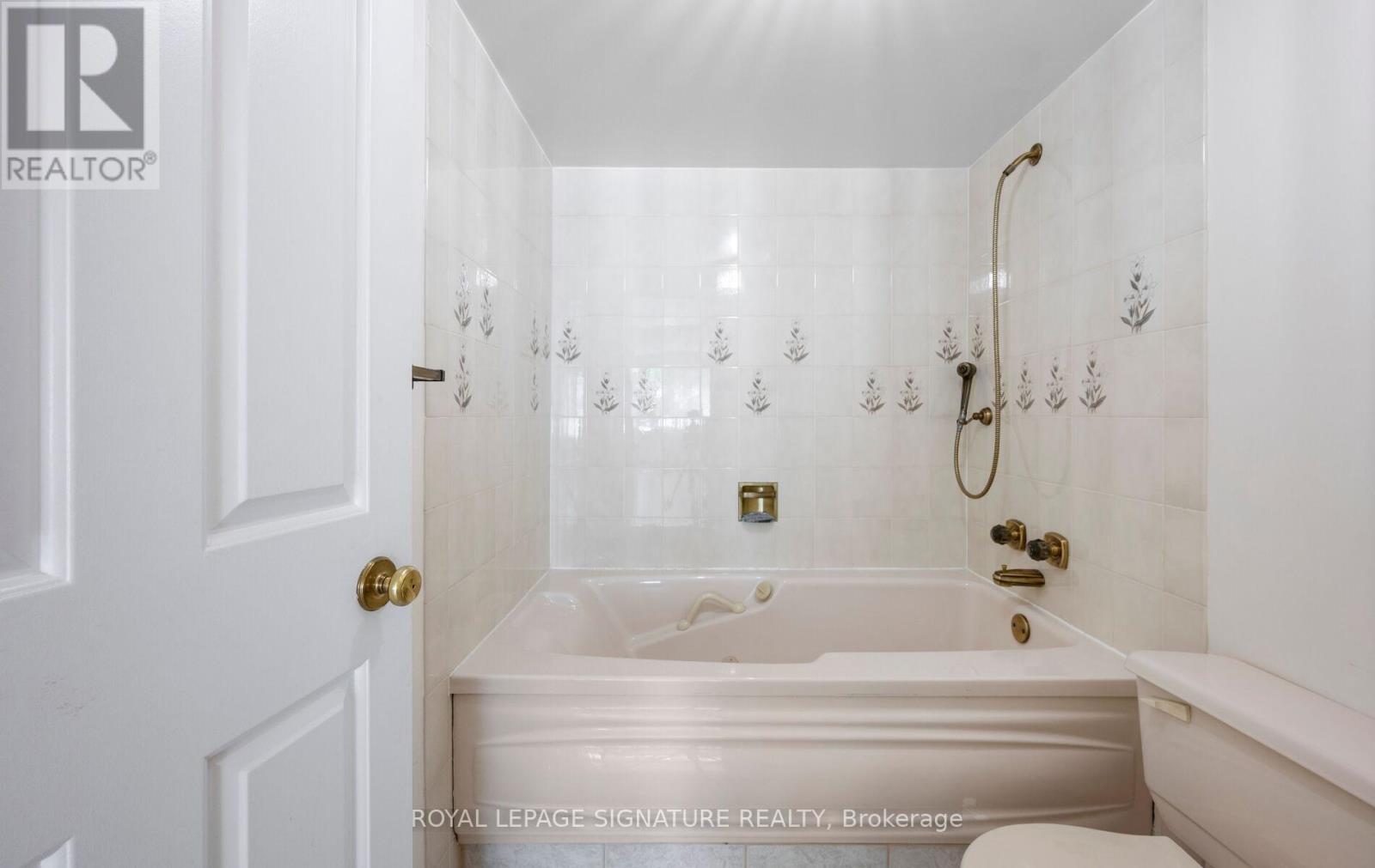 Photo 38 of 115 255 The Donway W, Toronto ON