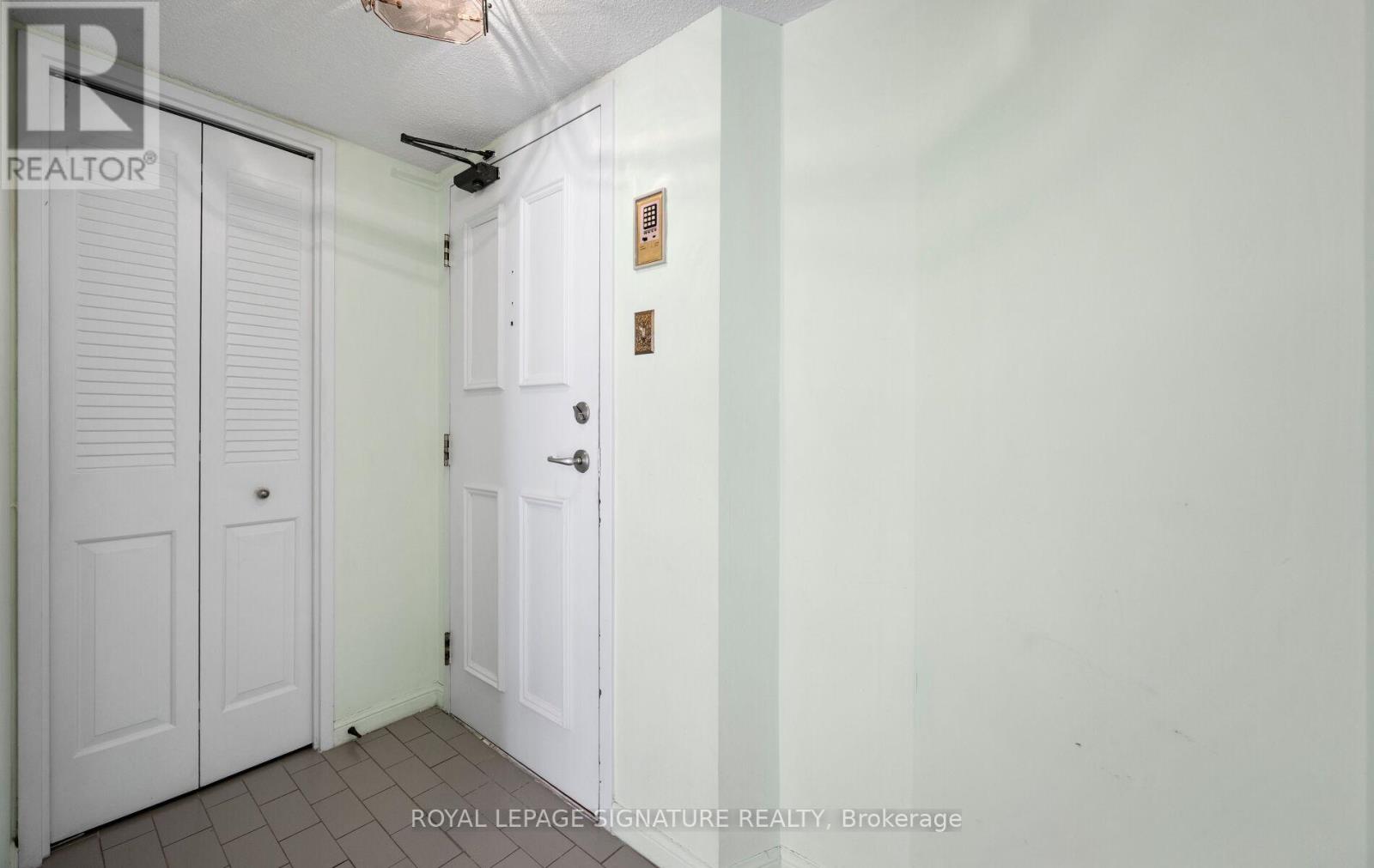 Photo 8 of 115 255 The Donway W, Toronto ON
