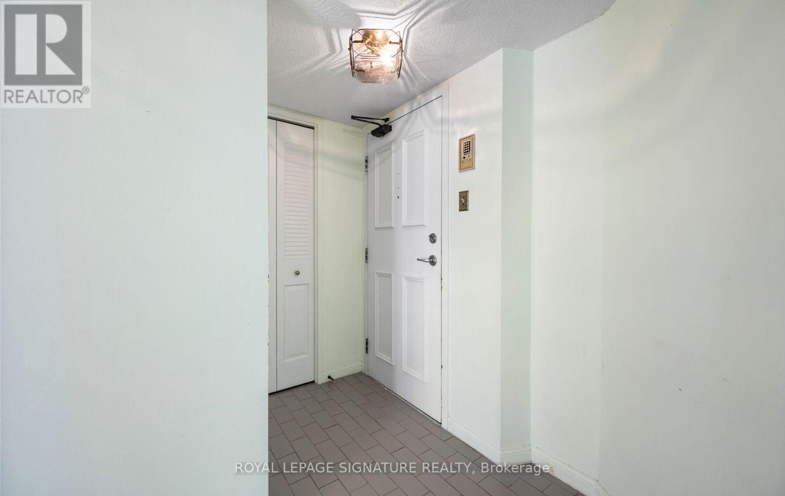 Photo 9 of 115 255 The Donway W, Toronto ON