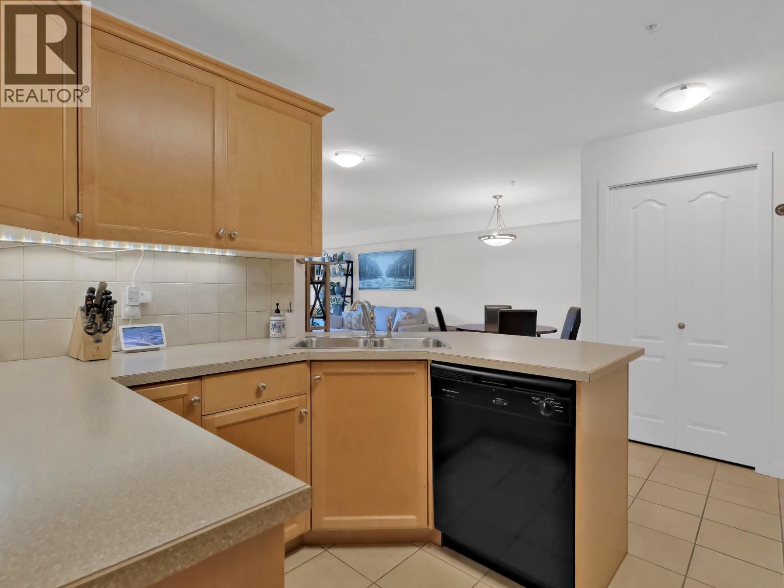 102 260 Franklyn Road, Kelowna