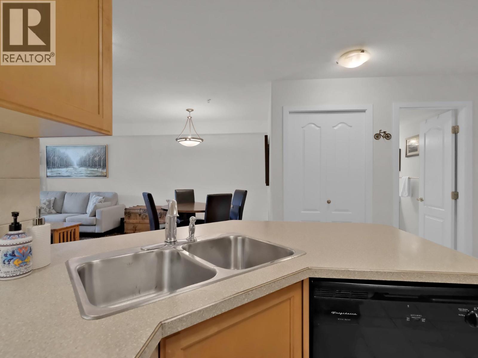 102 260 Franklyn Road, Kelowna