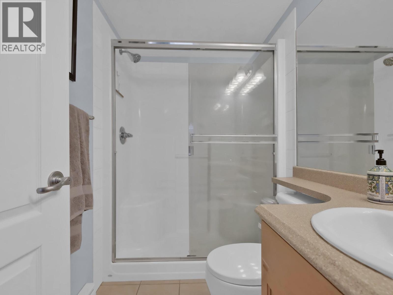 102 260 Franklyn Road, Kelowna