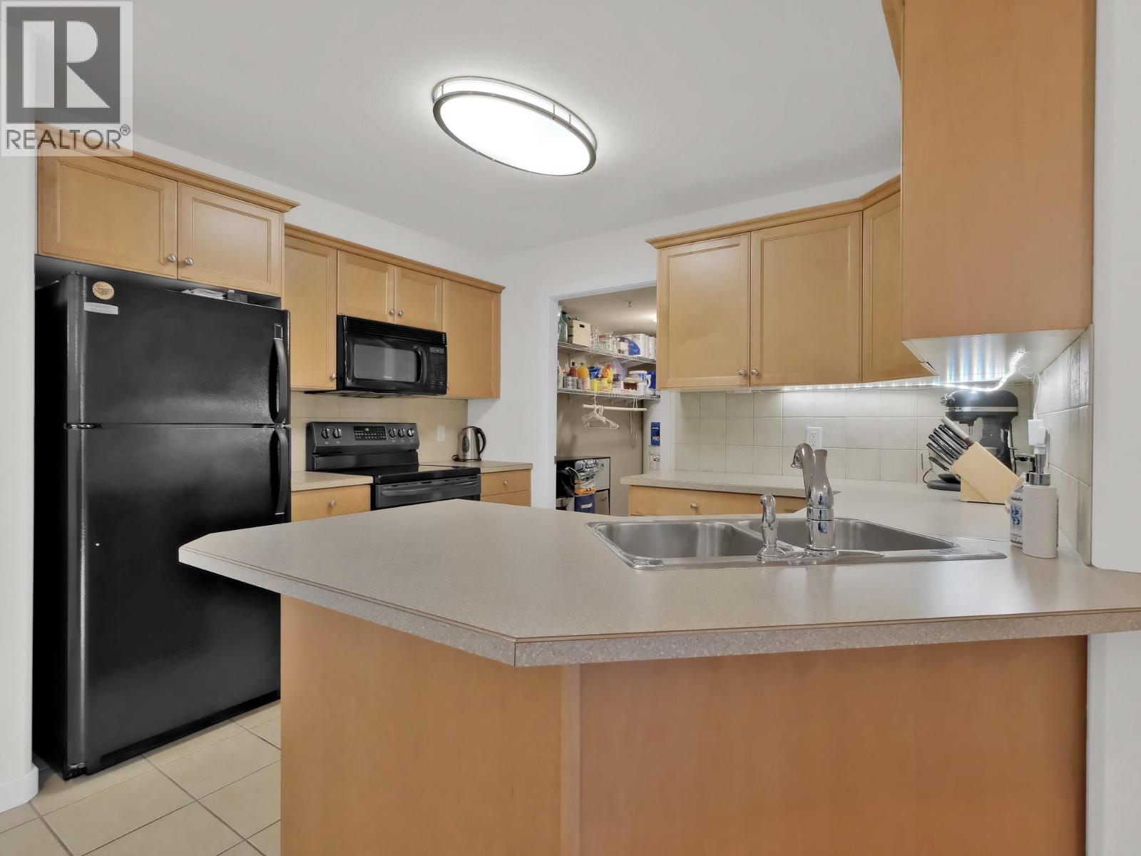 102 260 Franklyn Road, Kelowna