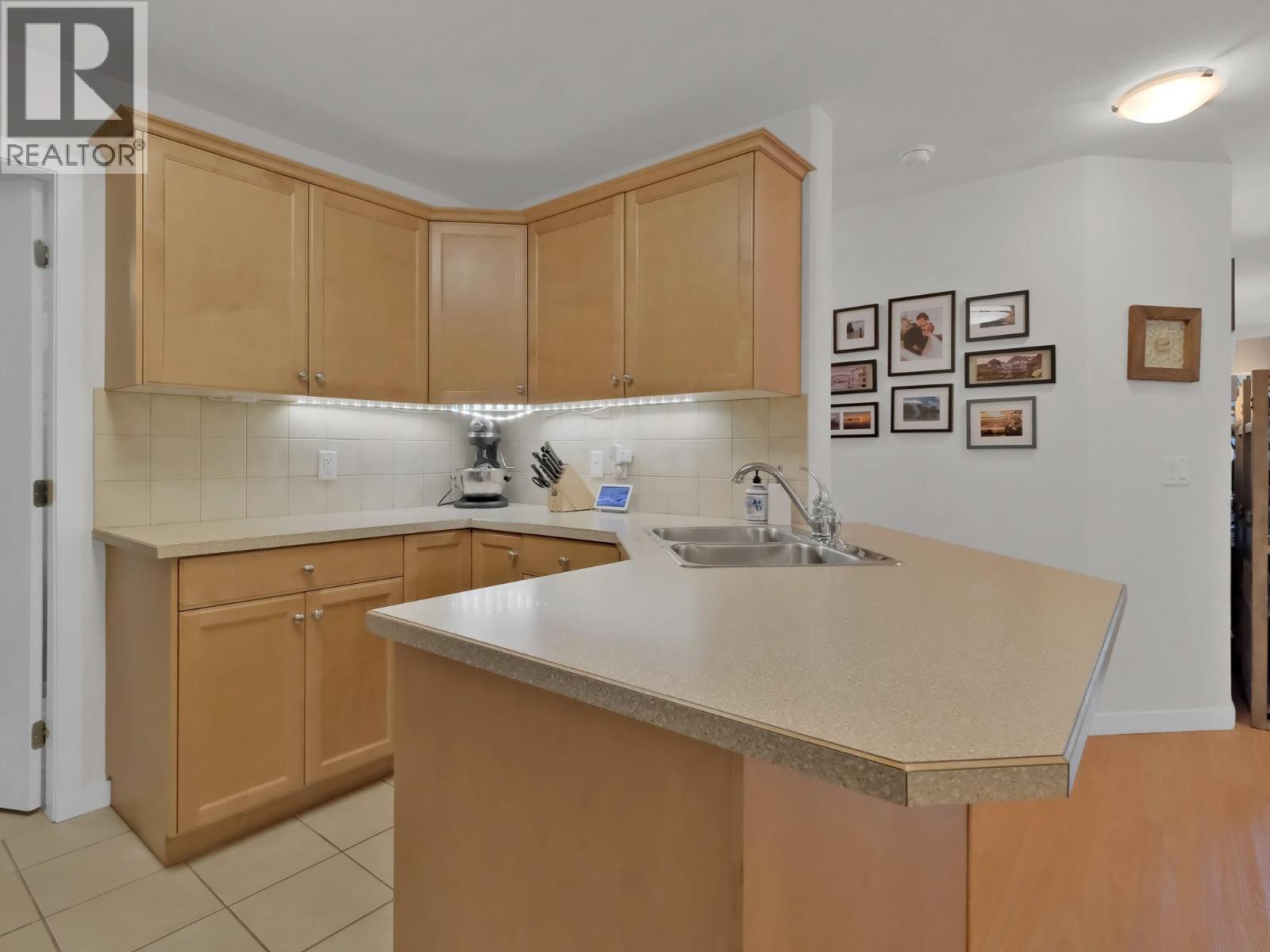 102 260 Franklyn Road, Kelowna