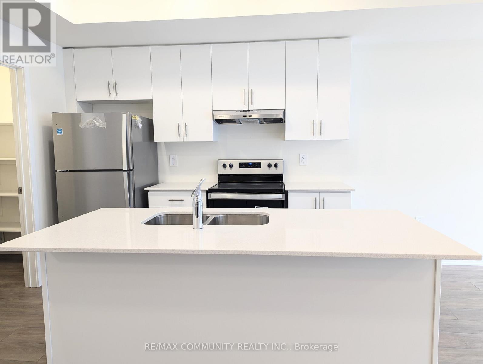 Photo 5 of 312 755 Omega Drive N, Pickering ON