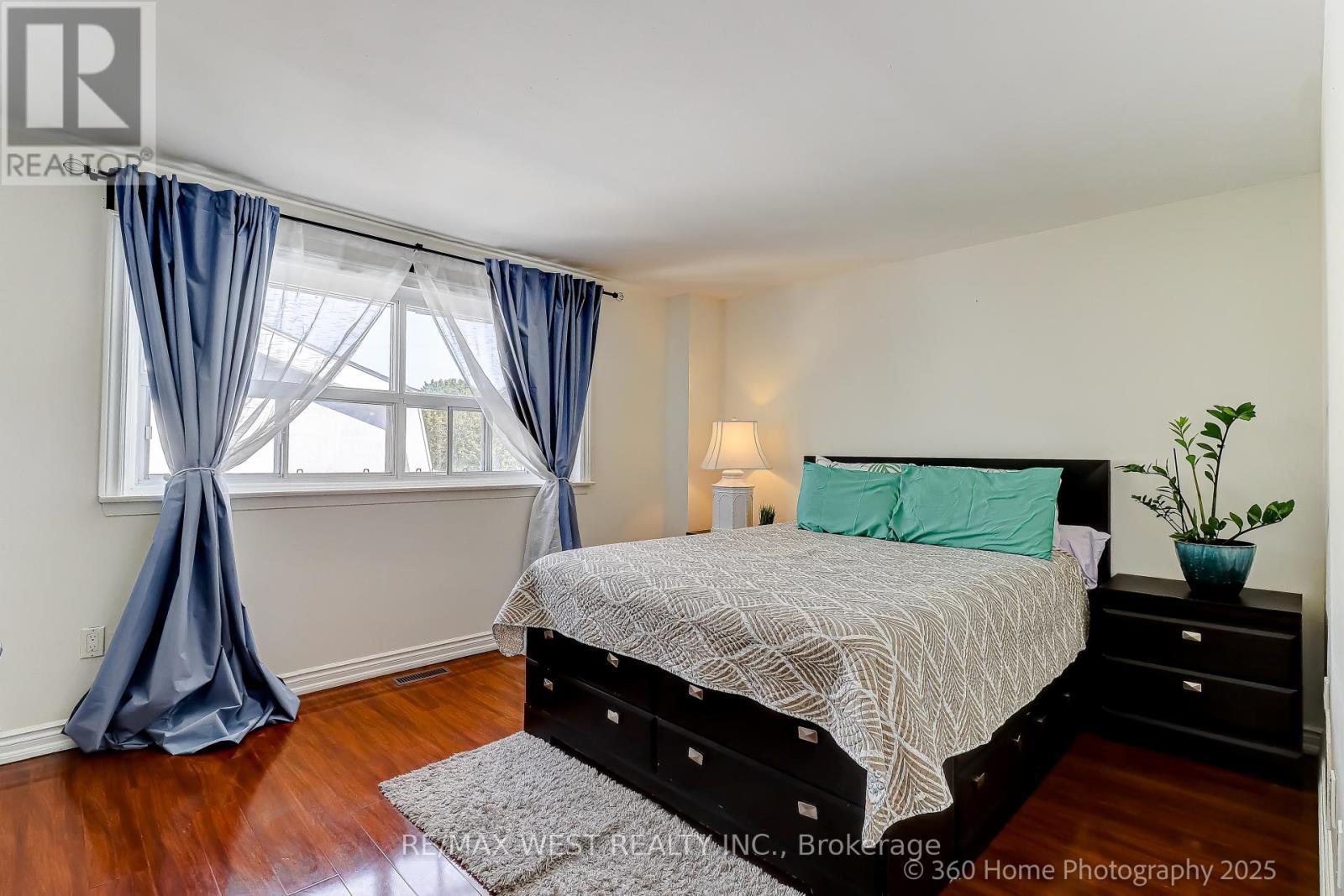 Photo 15 of 10 21 Trailridge Crescent, Toronto ON