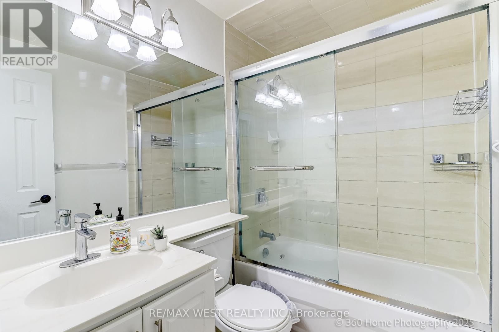 Photo 20 of 10 21 Trailridge Crescent, Toronto ON