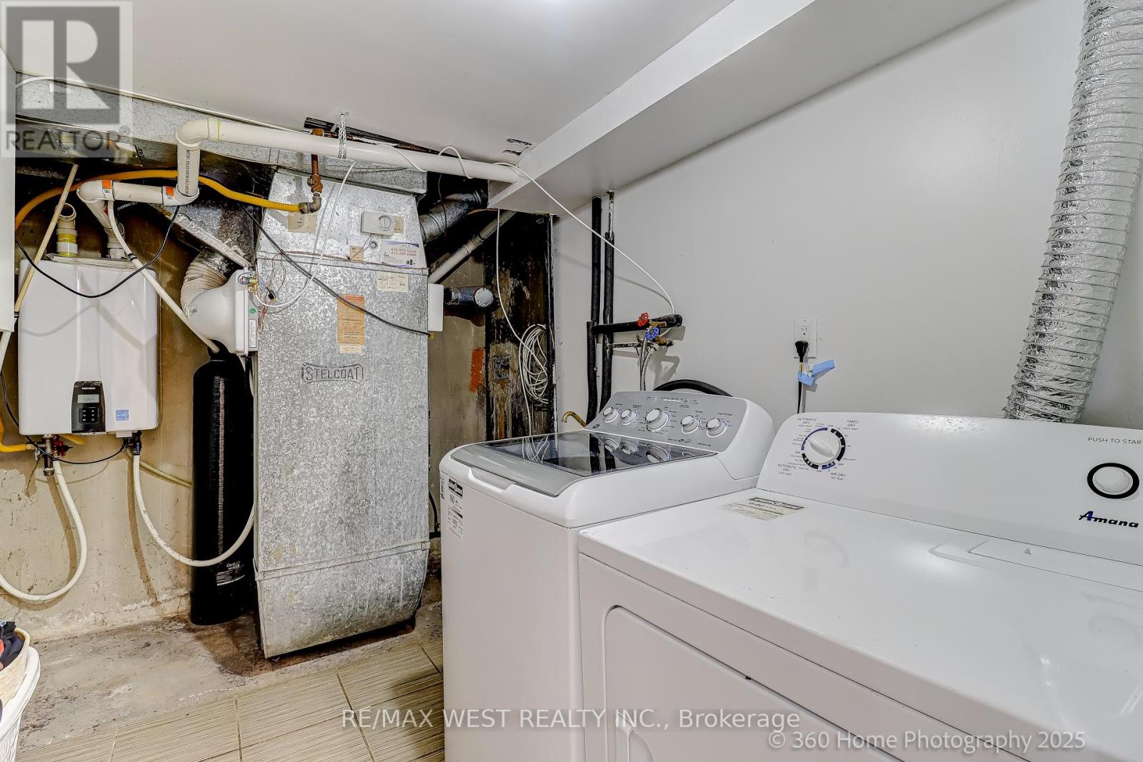 Photo 21 of 10 21 Trailridge Crescent, Toronto ON