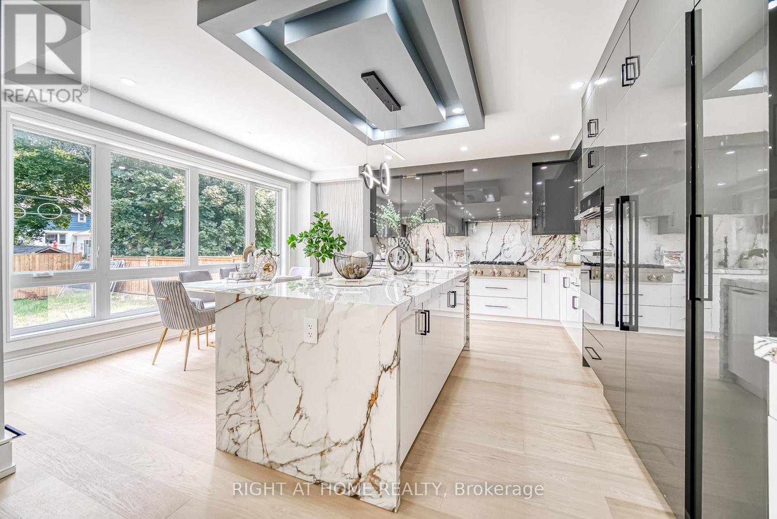 Photo 10 of 203 Scarboro Crescent, Toronto ON