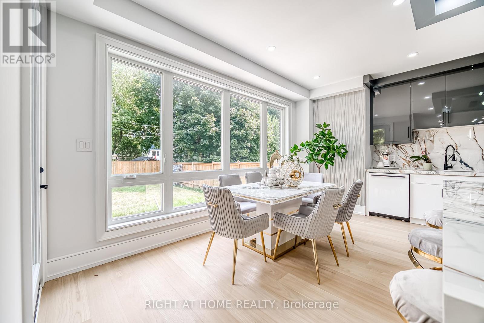 Photo 17 of 203 Scarboro Crescent, Toronto ON