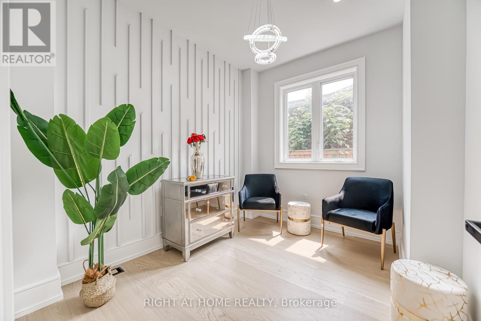 Photo 19 of 203 Scarboro Crescent, Toronto ON