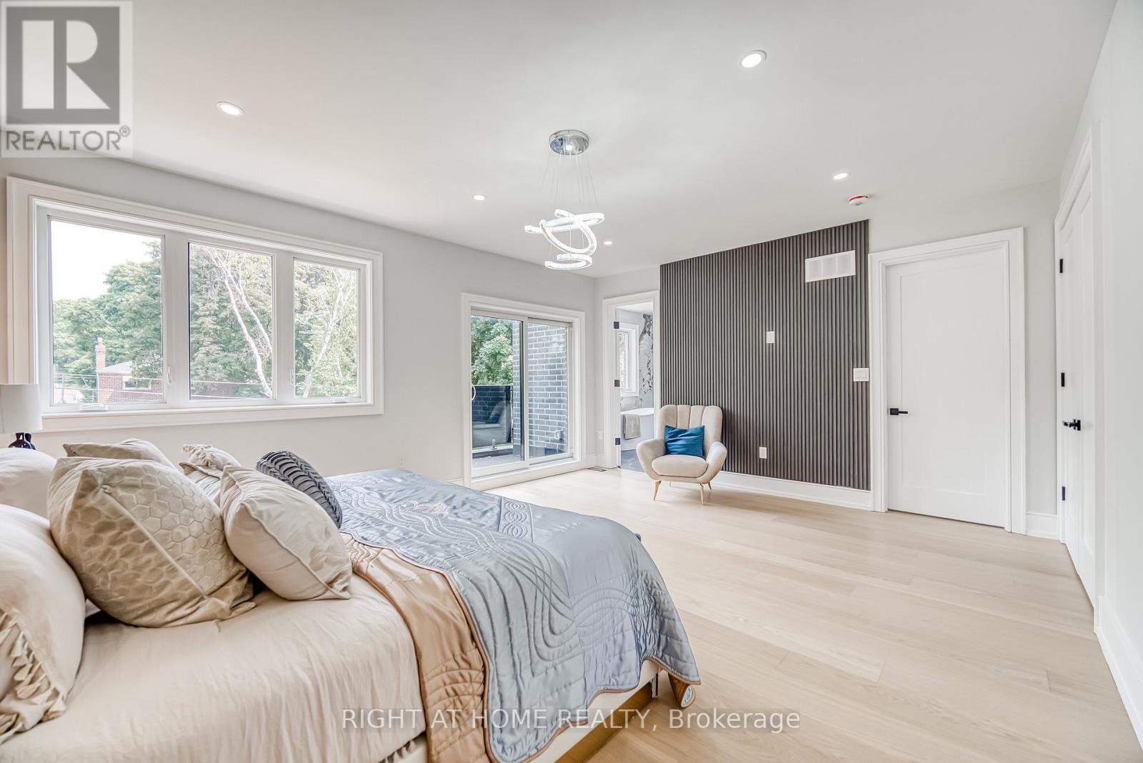 Photo 24 of 203 Scarboro Crescent, Toronto ON