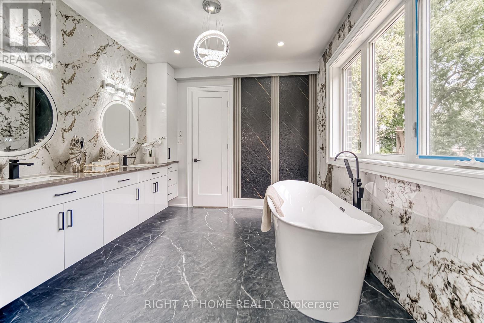Photo 26 of 203 Scarboro Crescent, Toronto ON