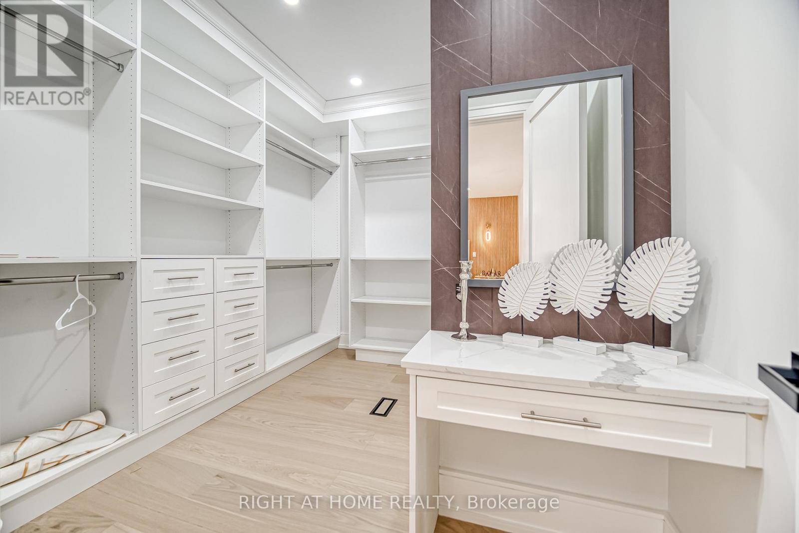 Photo 27 of 203 Scarboro Crescent, Toronto ON