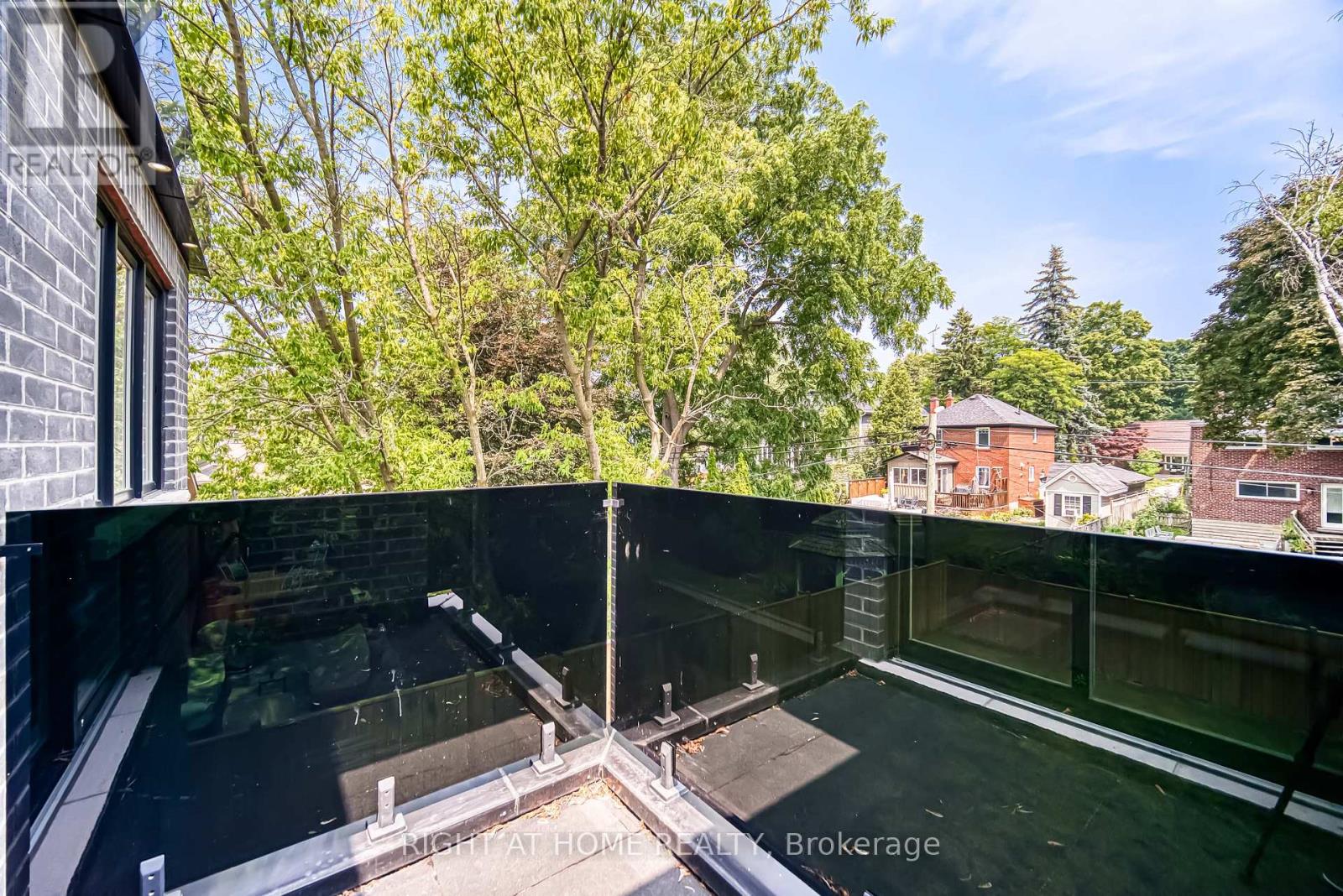 Photo 28 of 203 Scarboro Crescent, Toronto ON