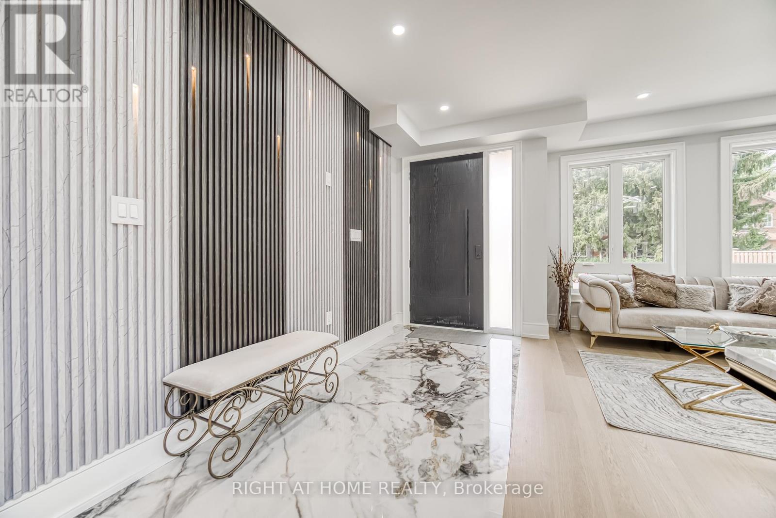 Photo 3 of 203 Scarboro Crescent, Toronto ON