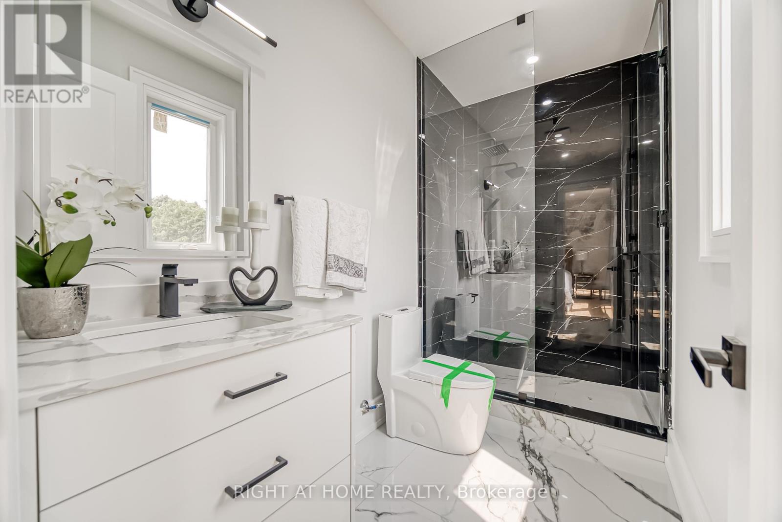Photo 30 of 203 Scarboro Crescent, Toronto ON