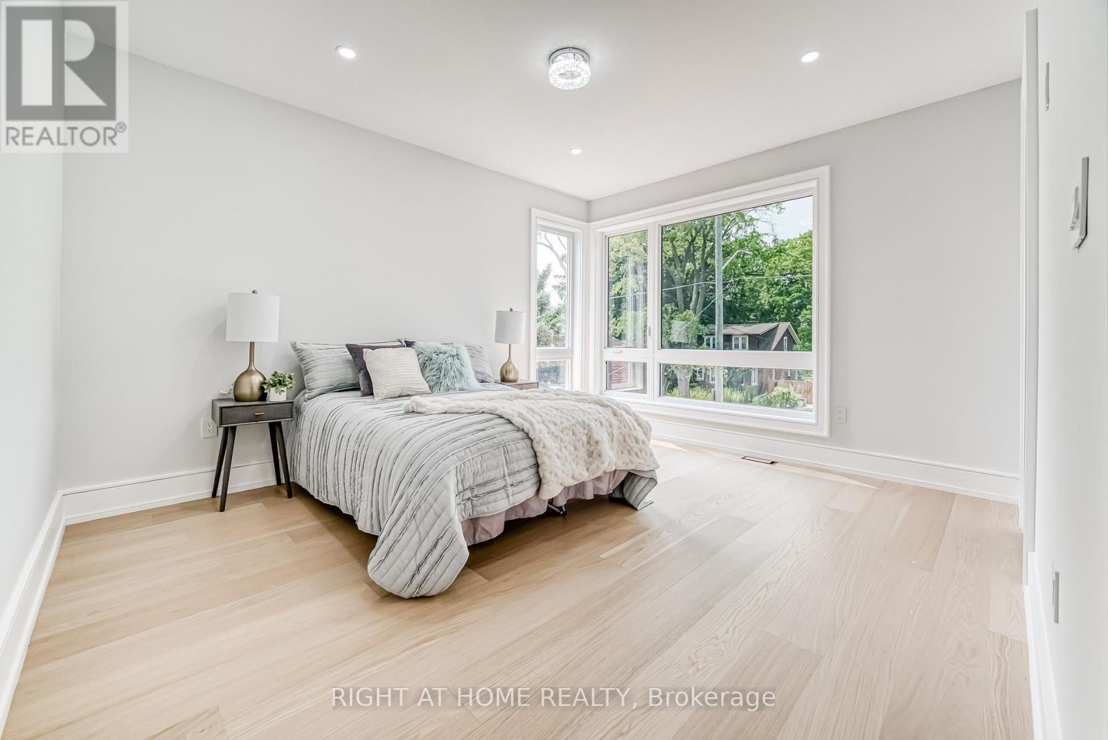 Photo 33 of 203 Scarboro Crescent, Toronto ON