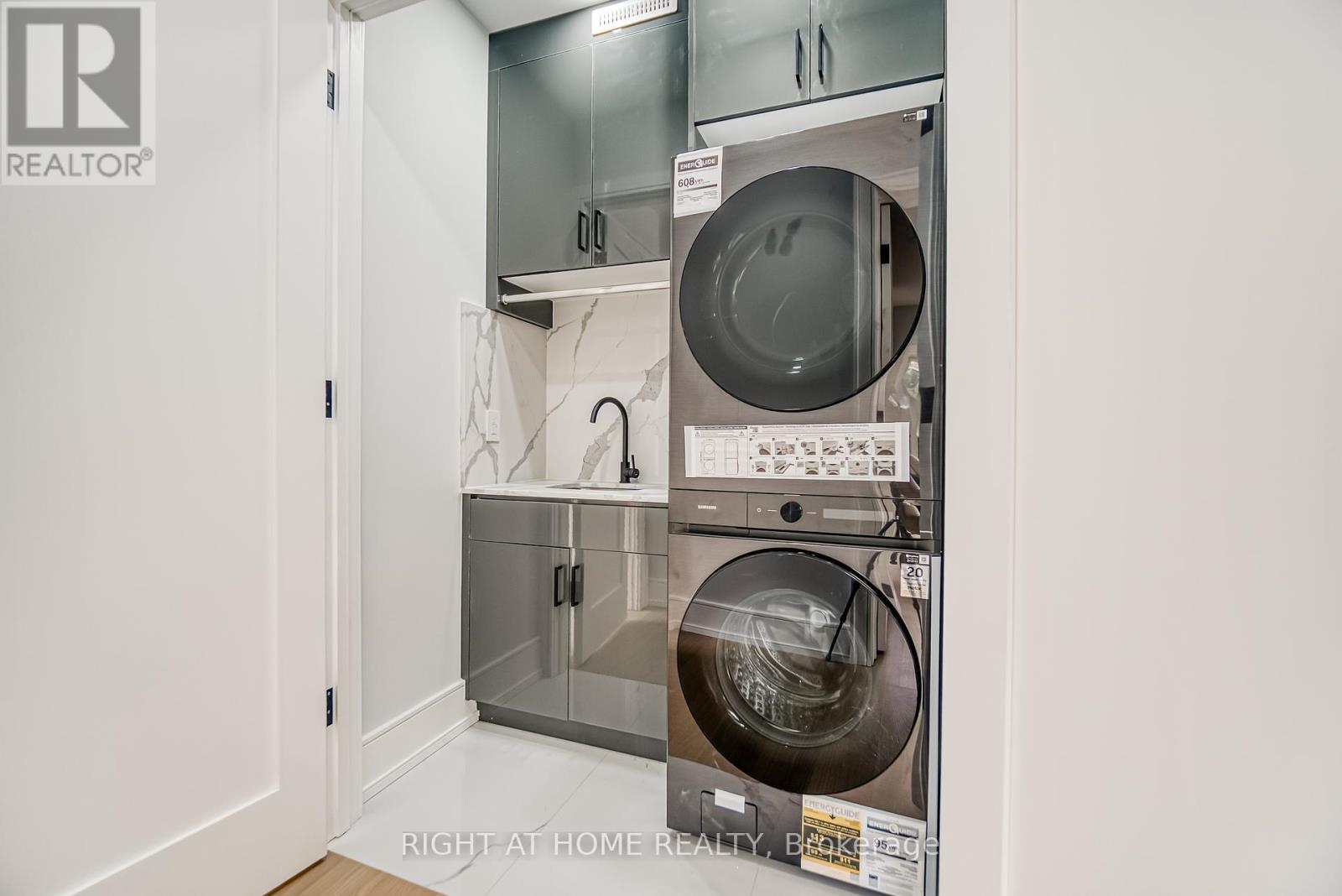 Photo 35 of 203 Scarboro Crescent, Toronto ON