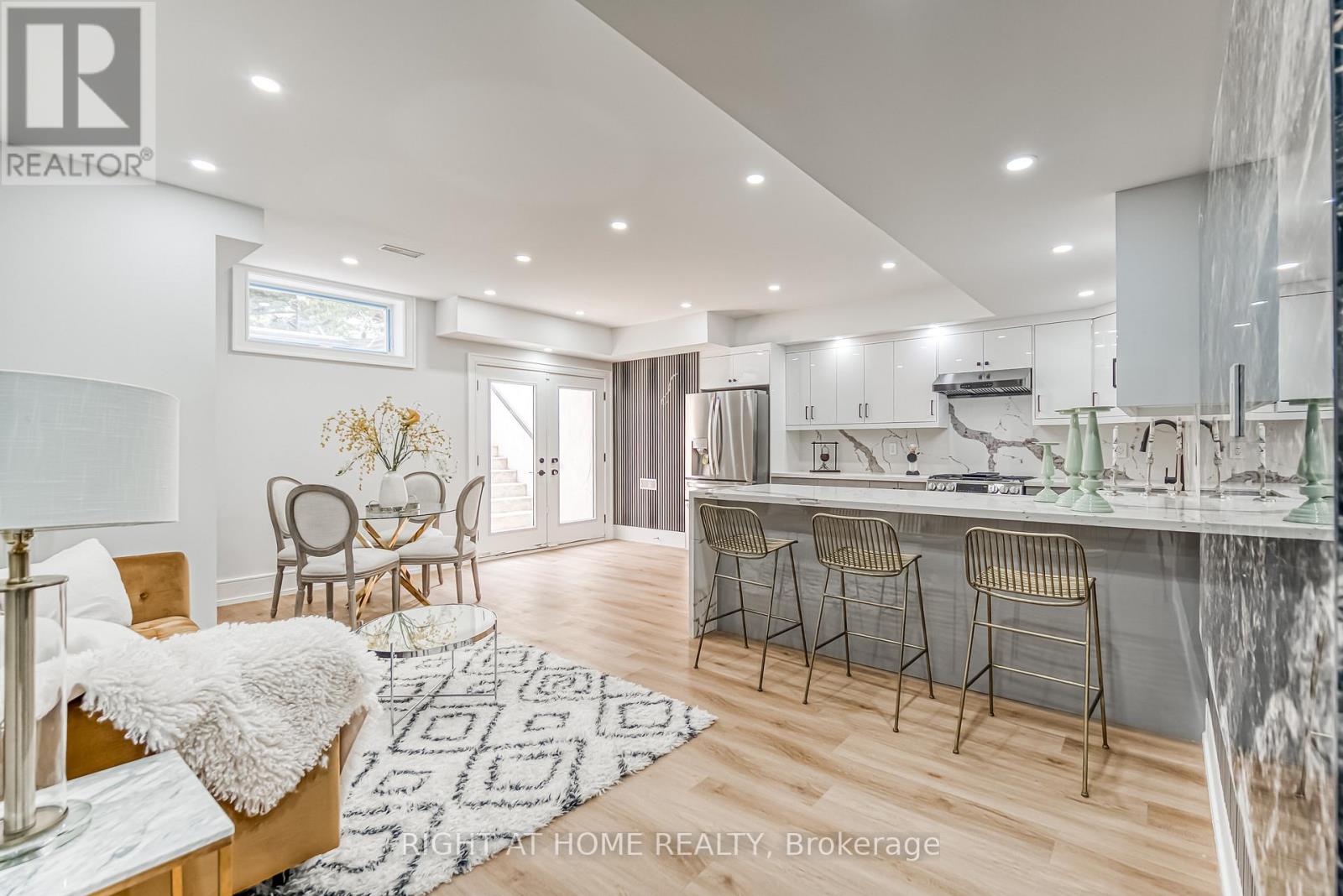 Photo 37 of 203 Scarboro Crescent, Toronto ON