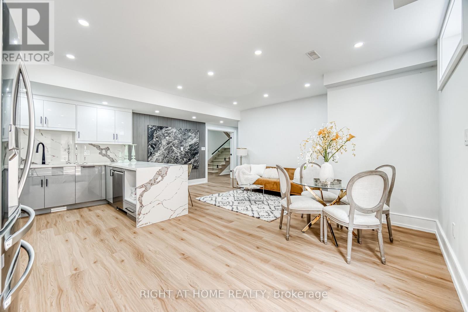 Photo 38 of 203 Scarboro Crescent, Toronto ON