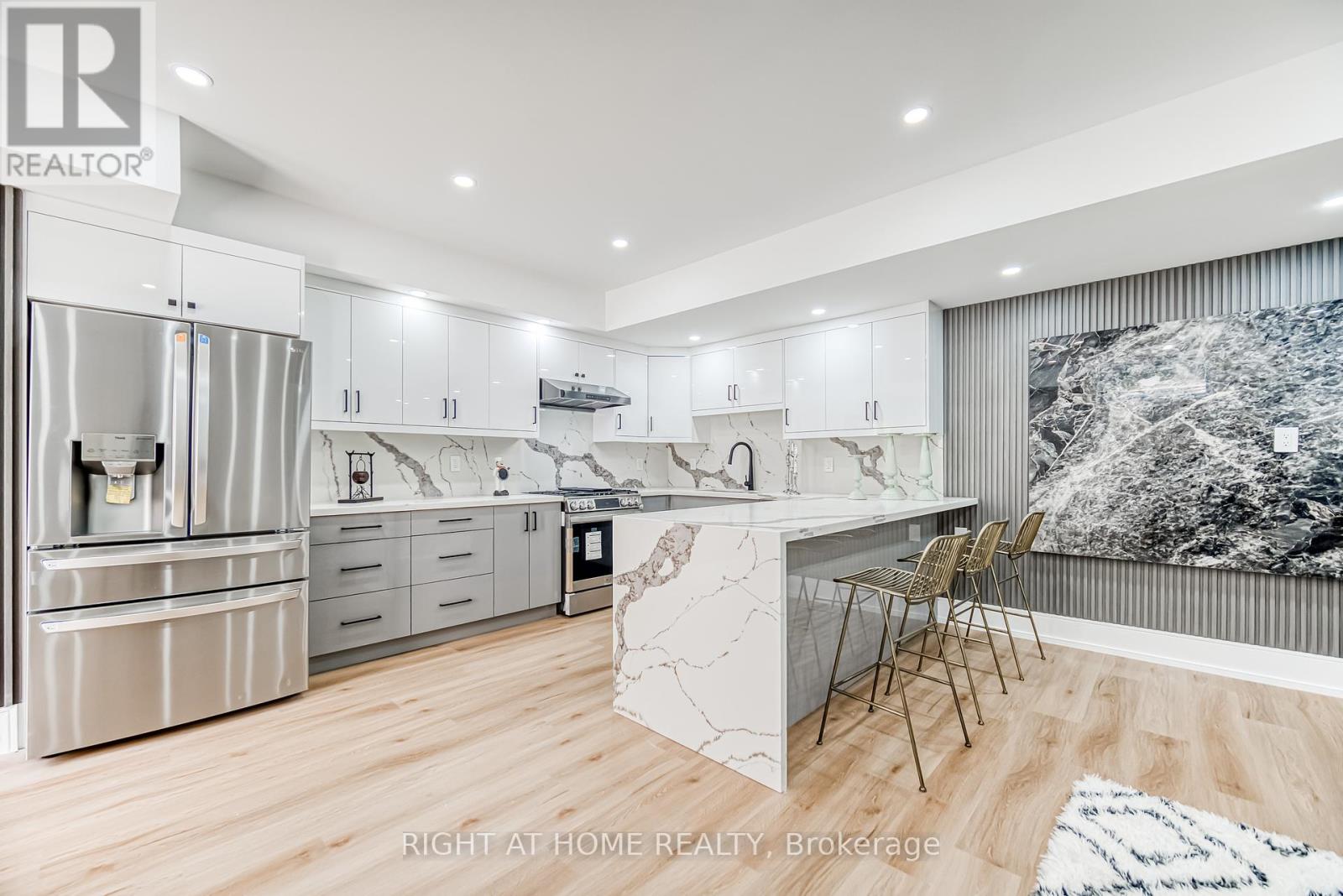 Photo 39 of 203 Scarboro Crescent, Toronto ON