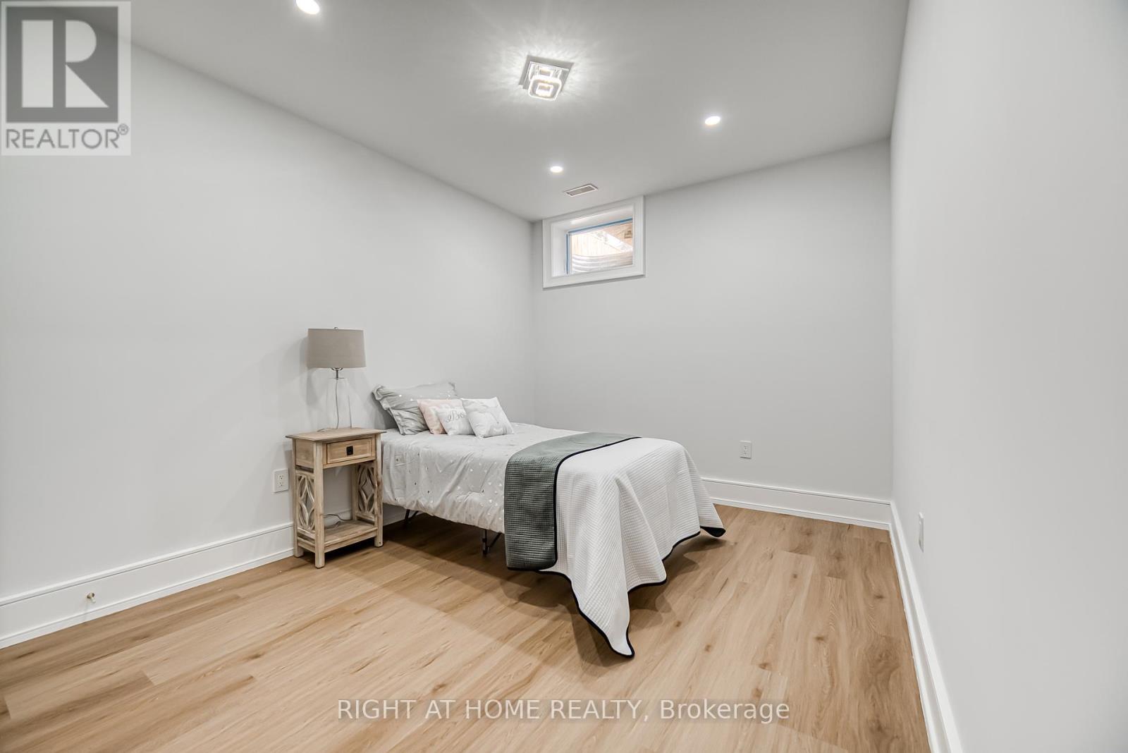 Photo 41 of 203 Scarboro Crescent, Toronto ON