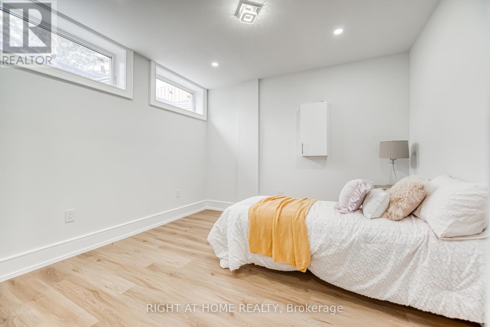 Photo 43 of 203 Scarboro Crescent, Toronto ON