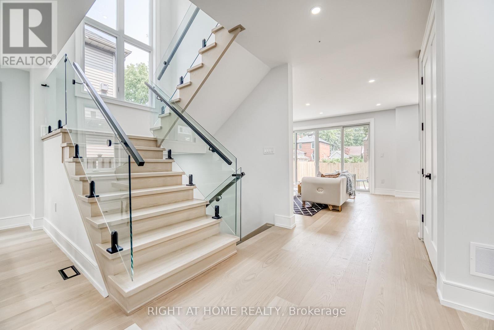 Photo 6 of 203 Scarboro Crescent, Toronto ON