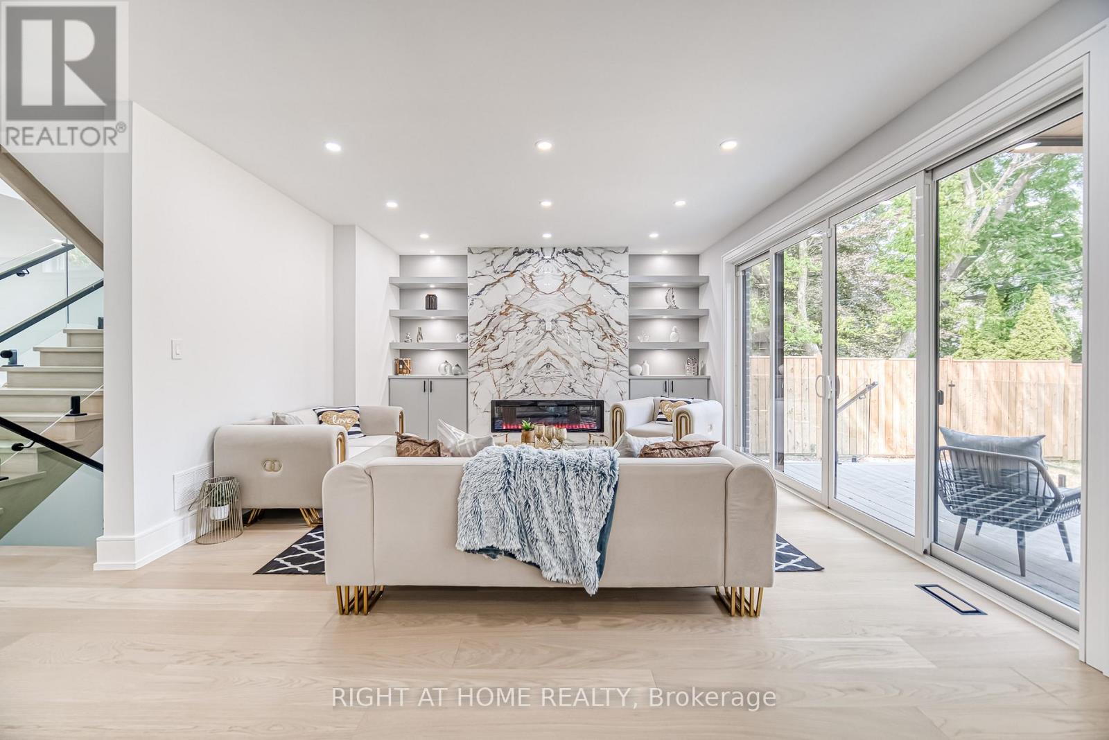 Photo 7 of 203 Scarboro Crescent, Toronto ON