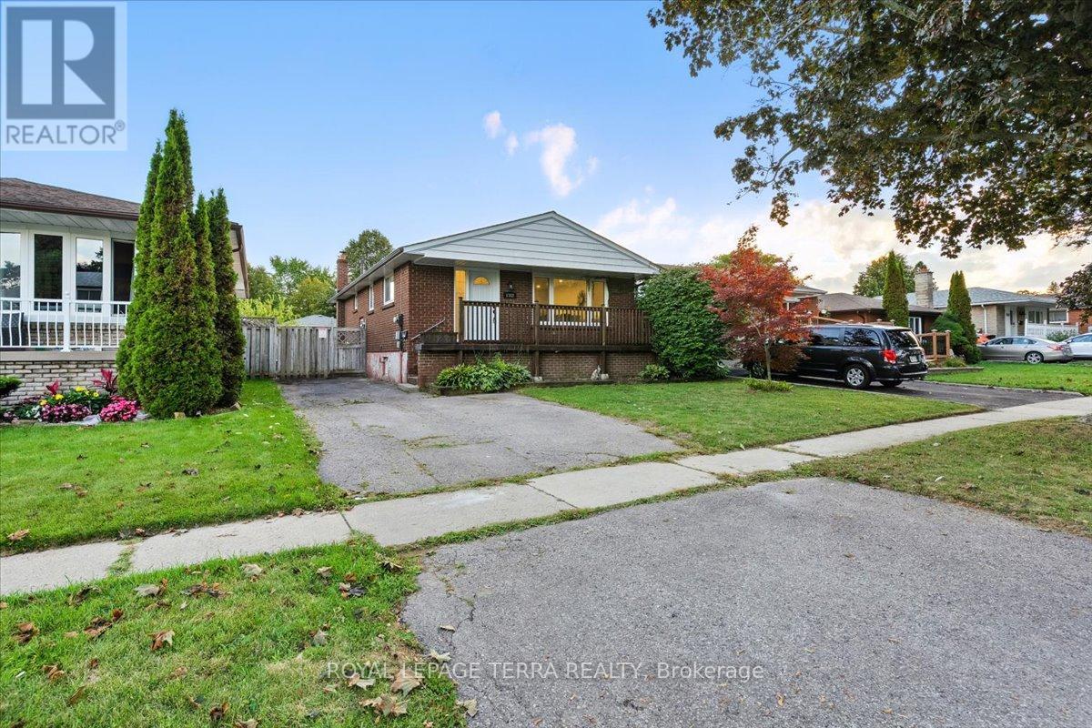 Photo 3 of 1382 Fundy Street, Oshawa ON
