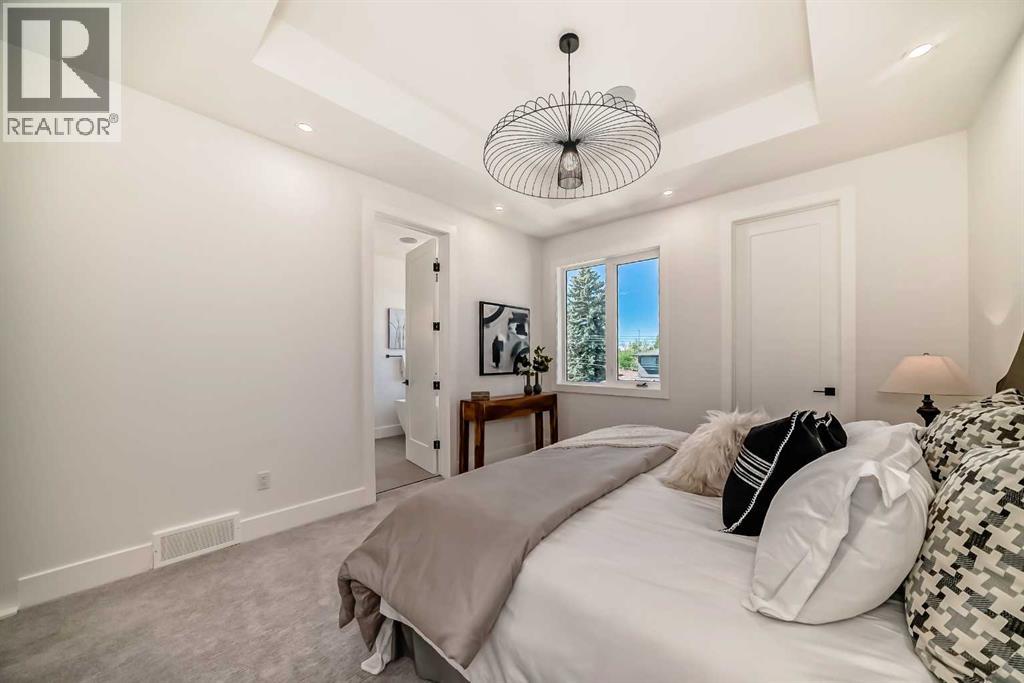 Photo 21 of 5005 21 A Street Sw, Calgary AB