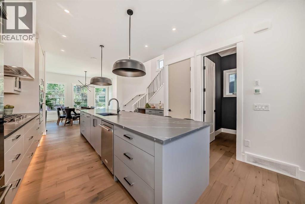 Photo 9 of 5005 21 A Street Sw, Calgary AB